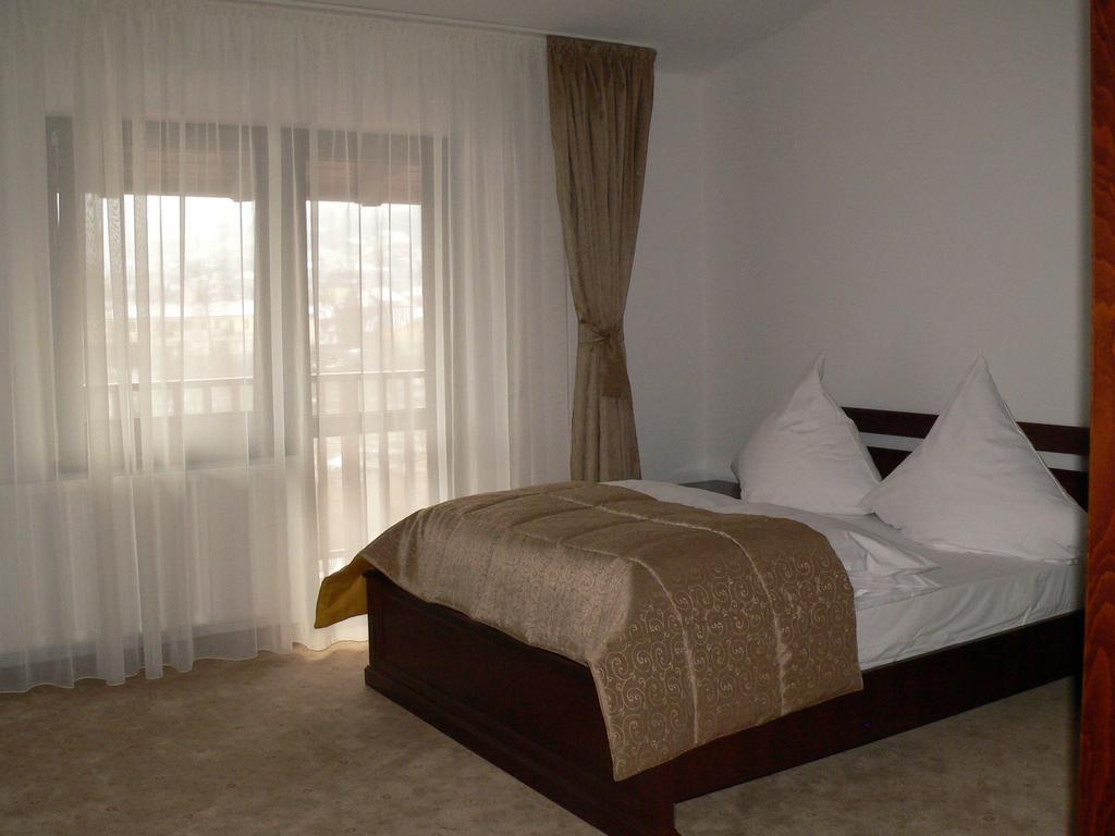Pension Deutsches Haus Braşov Kamer foto