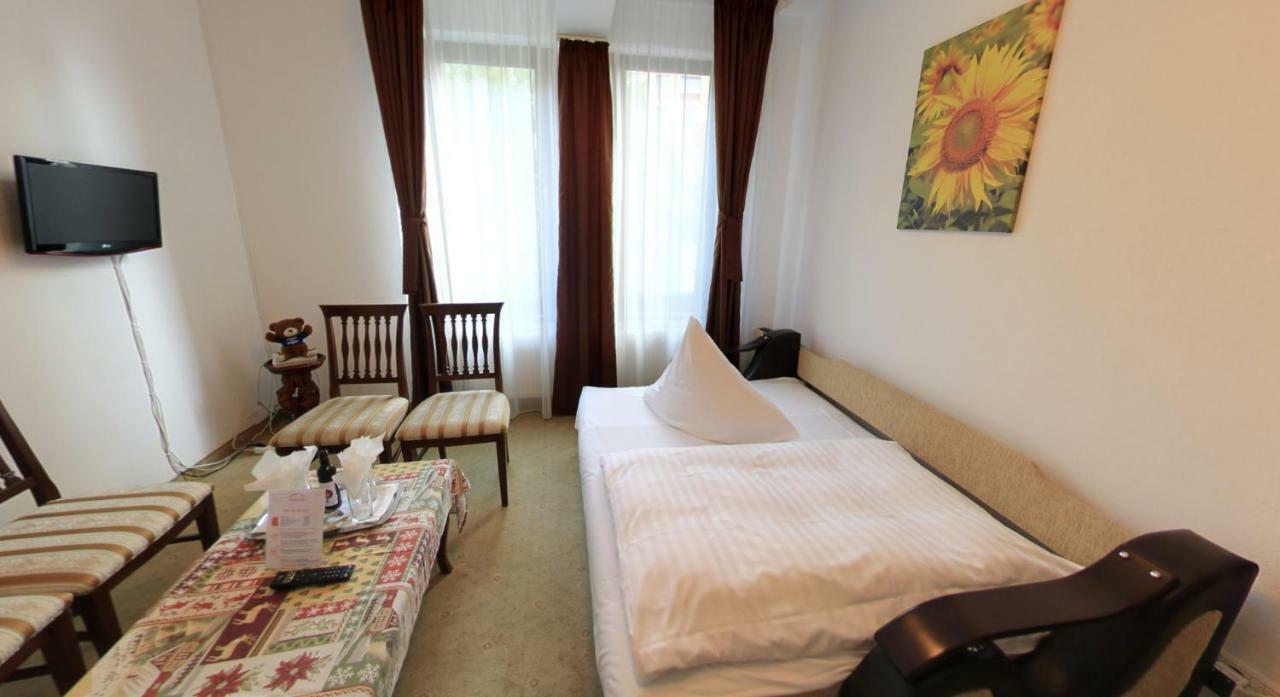 Pension Deutsches Haus Braşov Buitenkant foto