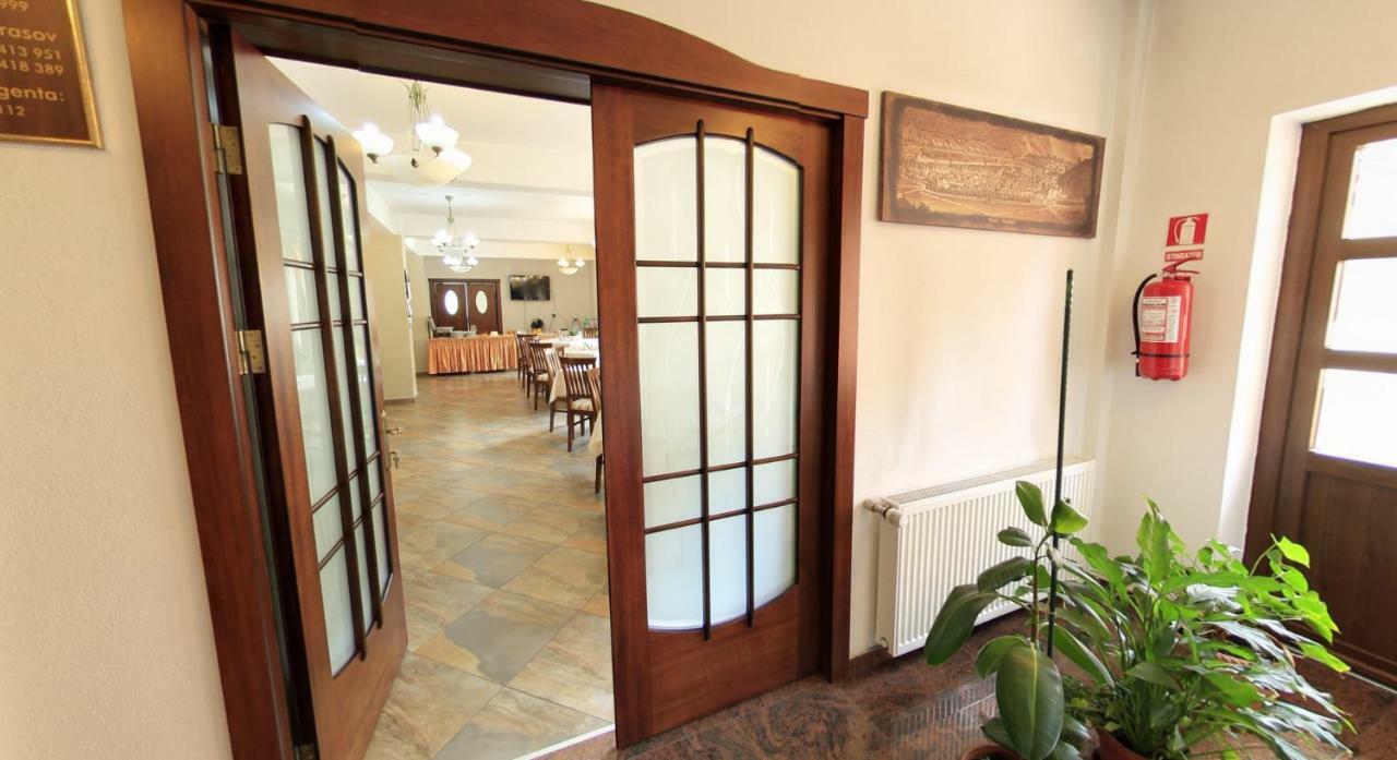 Pension Deutsches Haus Braşov Buitenkant foto